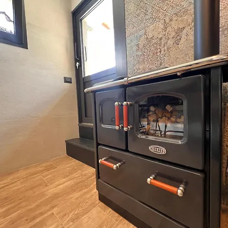 La Casa In Pietra, In Front Of Motorway, Perfect For Road Trips, With Private Parking * Ραπάλο