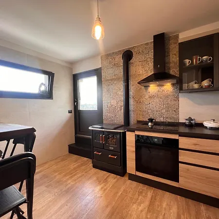 Διαμέρισμα La Casa In Pietra, In Front Of Motorway, Perfect For Road Trips, With Private Parking Ραπάλο