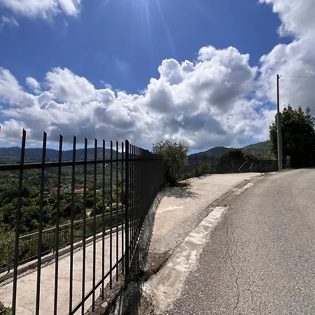 La Casa In Pietra, In Front Of Motorway, Perfect For Road Trips, With Private Parking Appartement