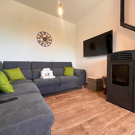 La Casa In Pietra, In Front Of Motorway, Perfect For Road Trips, With Private Parking * Ραπάλο