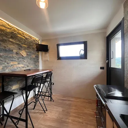 La Casa In Pietra, In Front Of Motorway, Perfect For Road Trips, With Private Parking Διαμέρισμα