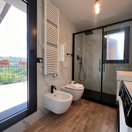 La Casa In Pietra, In Front Of Motorway, Perfect For Road Trips, With Private Parking Διαμέρισμα *