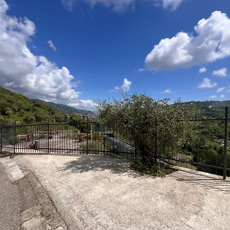 La Casa In Pietra, In Front Of Motorway, Perfect For Road Trips, With Private Parking *