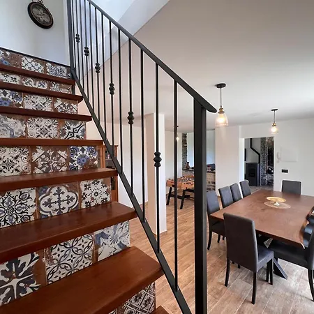 Appartement La Casa In Pietra, In Front Of Motorway, Perfect For Road Trips, With Private Parking