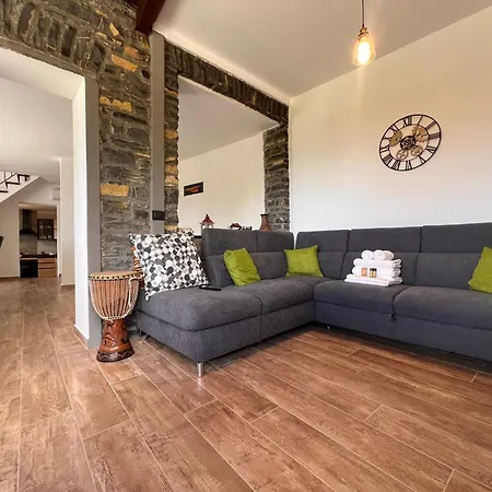 Διαμέρισμα La Casa In Pietra, In Front Of Motorway, Perfect For Road Trips, With Private Parking