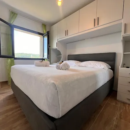La Casa In Pietra, In Front Of Motorway, Perfect For Road Trips, With Private Parking Διαμέρισμα