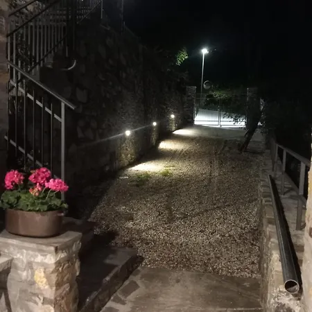 La Casa In Pietra, In Front Of Motorway, Perfect For Road Trips, With Private Parking Διαμέρισμα